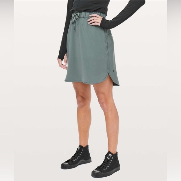 Lululemon On The Fly Skirt *21"
Sea Steel Size 6 - Picture 2 of 12